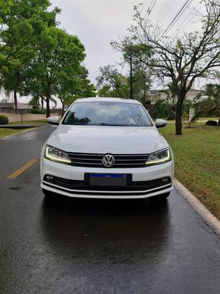 VOLKSWAGEN JETTA 2.0 TSI HIGHLINE 211CV GASOLINA 4P TIPTRONIC VOLKSWAGEN JETTA 2.0 TSI HIGHLINE 211CV GASOLINA 4P TIPTRONIC